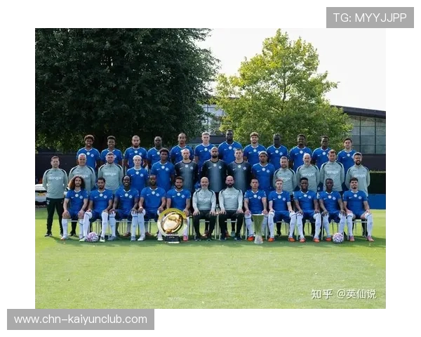 切尔西通过边路分球寻找突破口,节拍更均衡