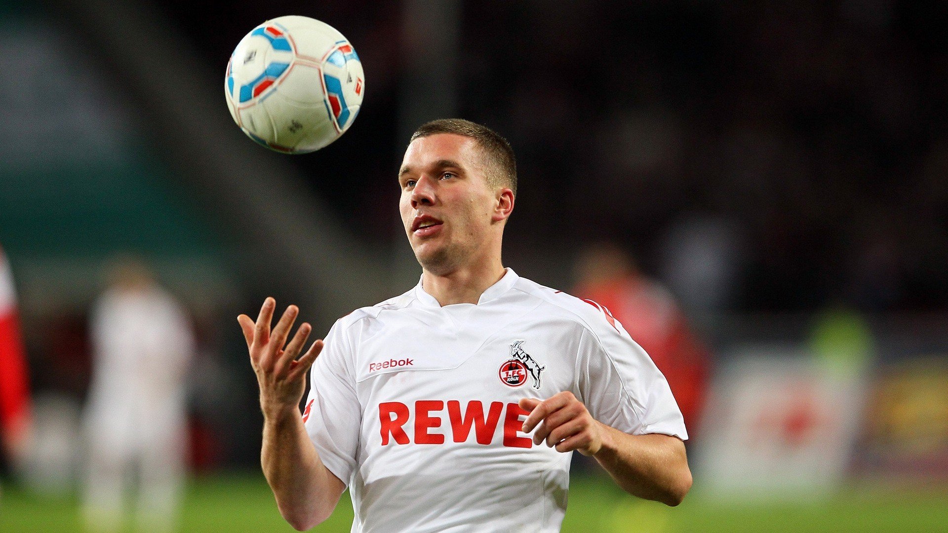 综合体育系“体能操编创比赛” 自编动作成为新课堂内容